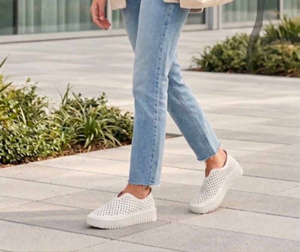 Ah. MSRP $90 NWB PROJECT CLOUD DAFFODIL WHITE PLATFORM SNEAKERS ♡SIZE 6.5♡